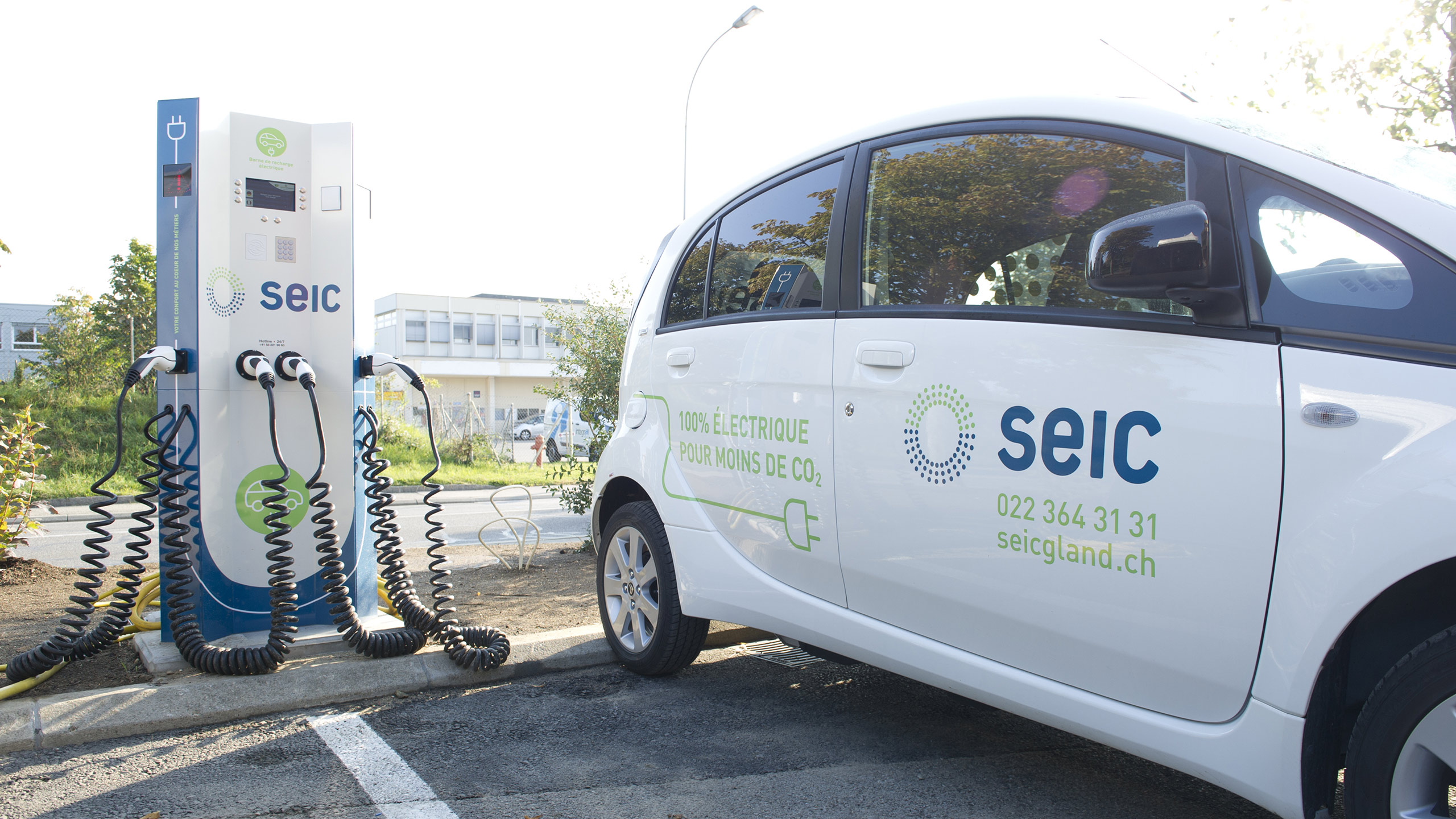 SEIC_Electric-Car+Charger+Design